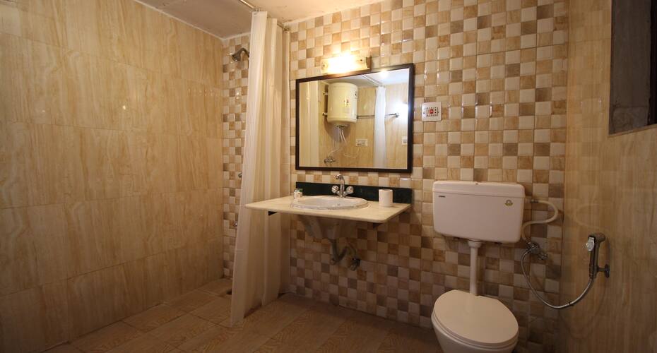 Hotel Lake Resort Boutique, Srinagar 3